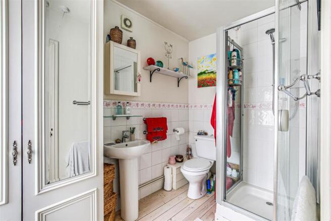 16. Shower Room.jpg