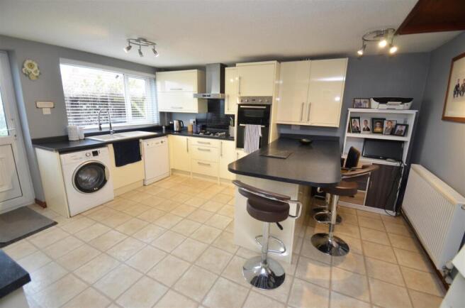 KITCHEN/ BREAKFAST ROOM