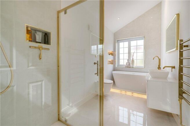 4 bed Detached for sale Image 9
