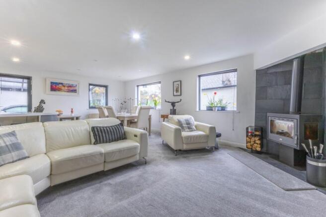 KITCHEN/LIVING AREA