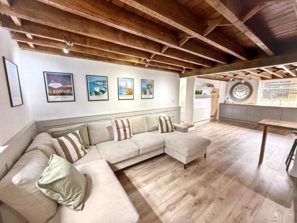 4 bed Terraced for sale Image 9