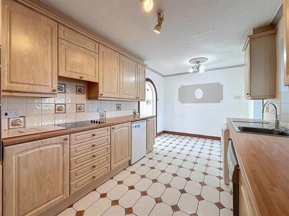 2 bed Terraced for sale Image 9