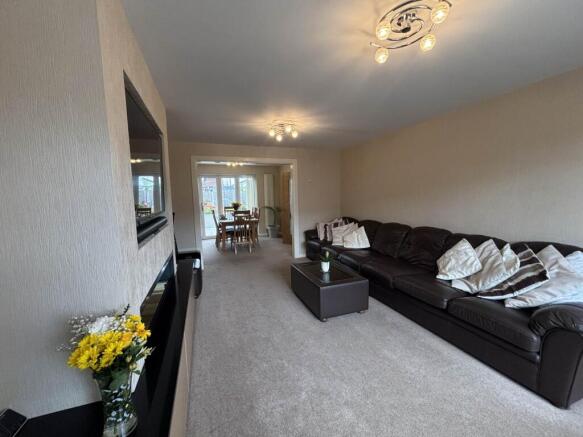 5 bed Detached for sale Image 7