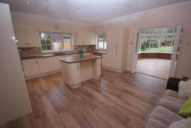Kitchen / Dini...