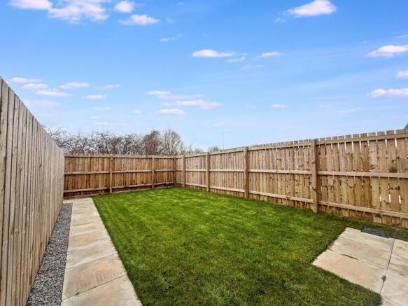 3 bed Terraced to rent Image 12