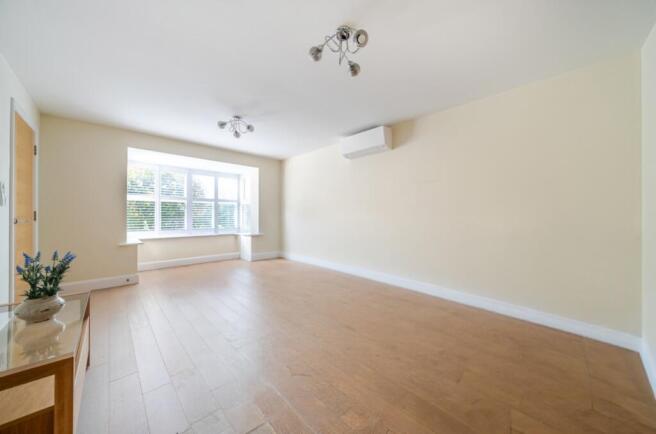 5 bed Detached to rent Image 8