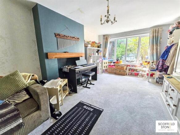 Sitting Room / Play Room