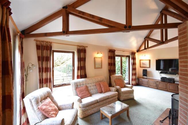 LOUNGE DINING ROOM