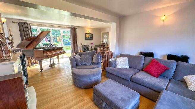Meadow Close Image-7.jpg