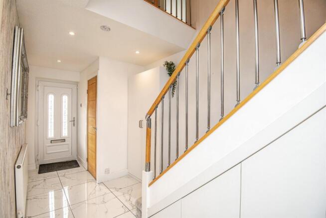 4 bed Detached for sale Image 12