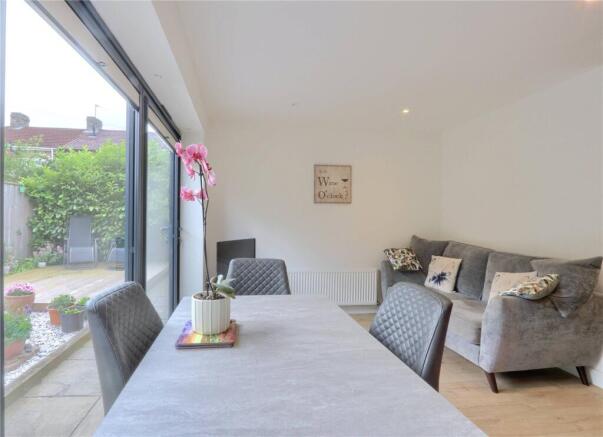 5 bed Semi-Detached for sale Image 7