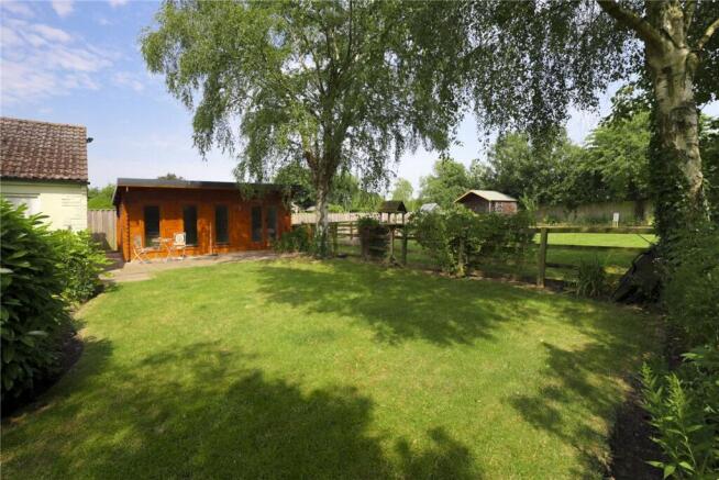 5 bed Detached for sale Image 11