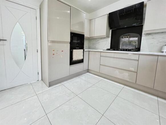 2 bed Detached Bungalow for sale Image 9