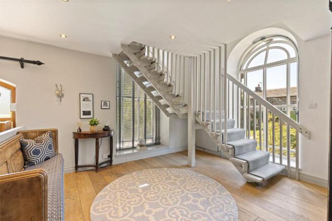 5 bed Detached for sale Image 5