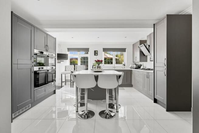 Kitchen / Breaskfast Room