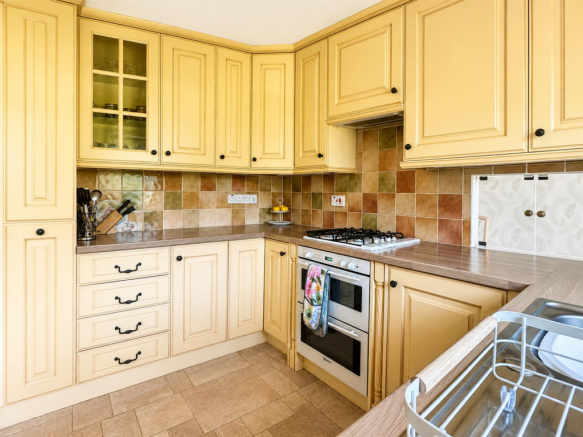 3 bed Detached Bungalow for sale Image 9