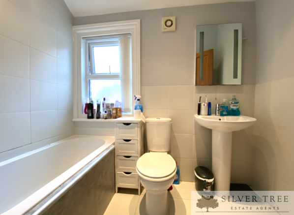 3 bed Terraced for sale Image 8