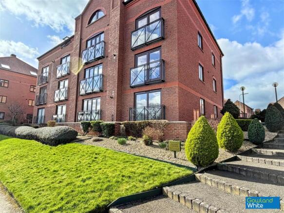 2-bed flat on Castle Dyke Wynd, Yarm TS15 9DE, £230,000