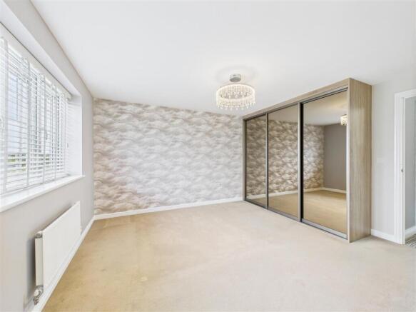 4 bed Detached for sale Image 10