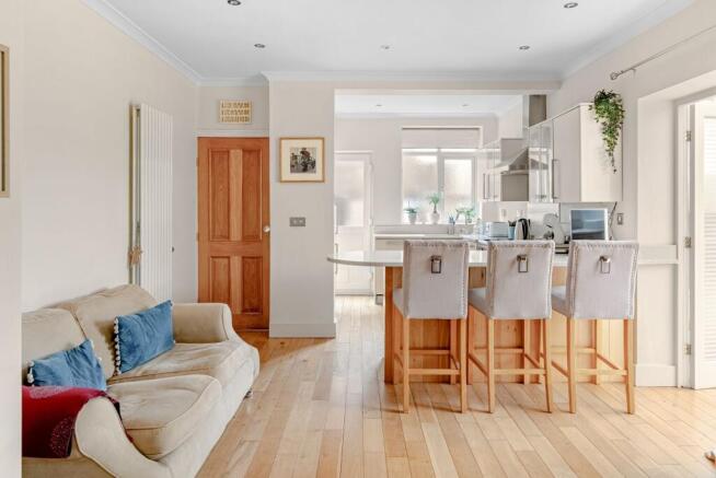 4 bed House for sale Image 6