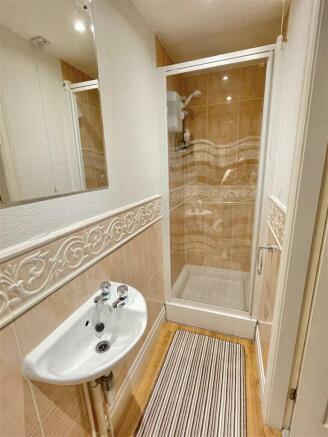 Bedroom 3 En Suite 1.jpg