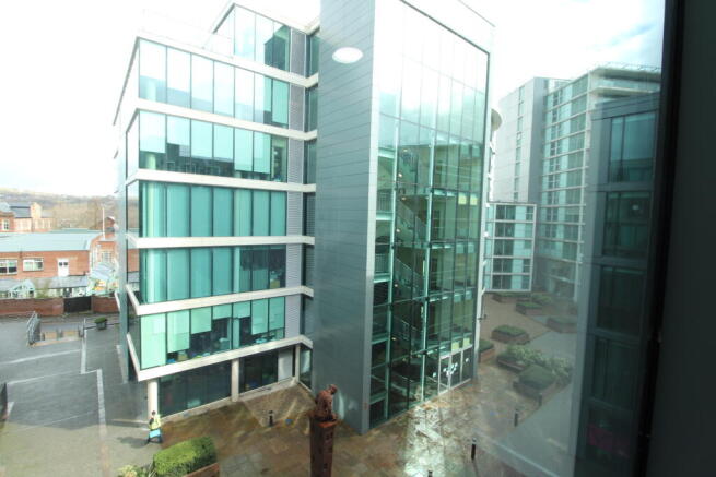 2 bed Apartment to rent Image 7