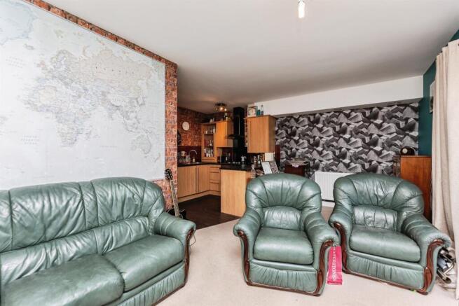 2 bed Apartment for sale Image 11