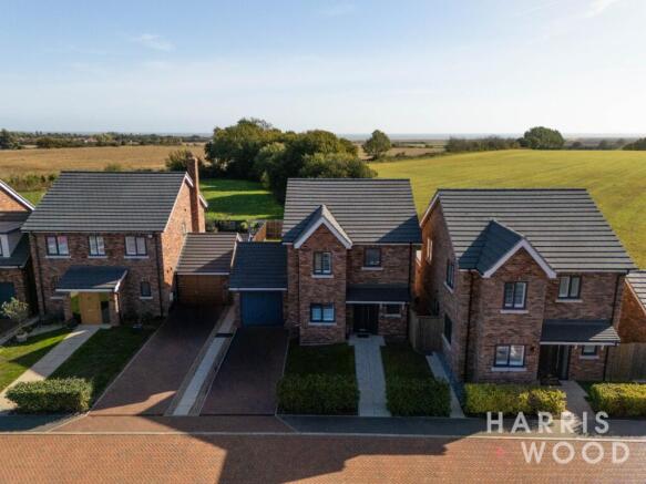 3-bed detached on Oakley Gardens, Little Oakley, Harwich, Essex, CO12, £425,000