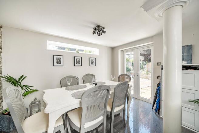 2 bed Flat for sale Image 12