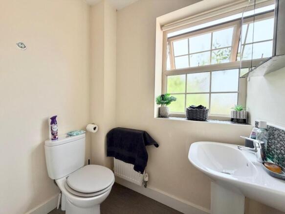 3 bed House to rent Image 9