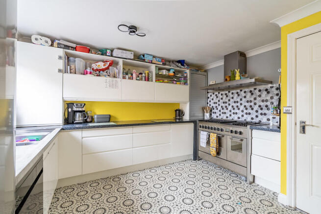 4 bed Town House for sale Image 5