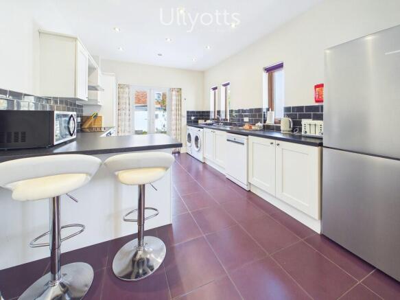 3 bed Semi-Detached for sale Image 6