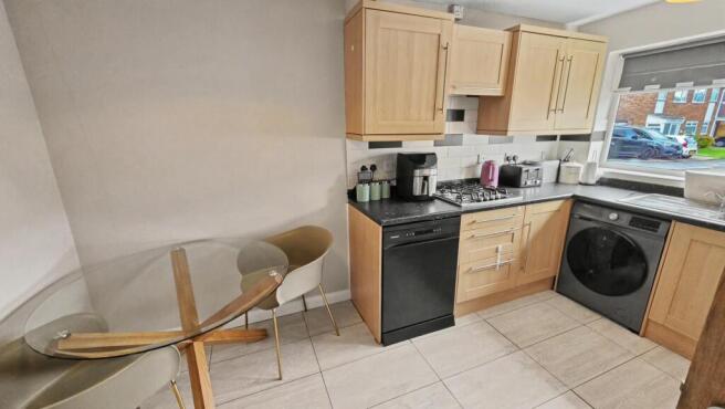 Beech Close, Bugbrooke, Northampton photo 4