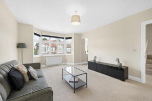 2d, Meadway, Raynes Park SW20 9HY