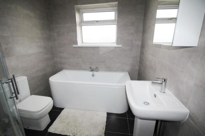 3 bed Semi-Detached to rent Image 4