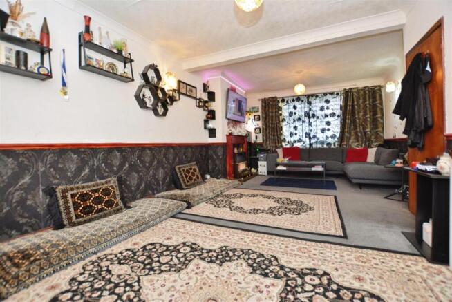 Lounge/Dining Room
