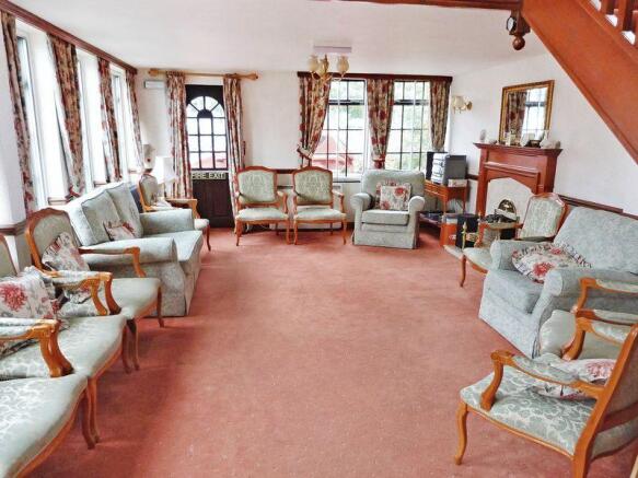 COMMUNAL LOUNGE