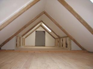ATTIC/BEDROOM 3