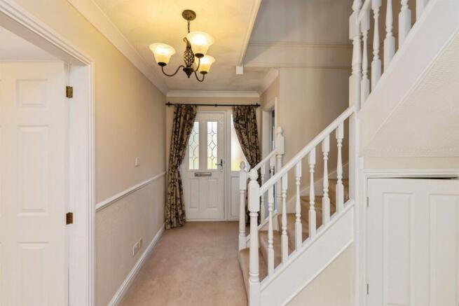 4 bed Detached for sale Image 9