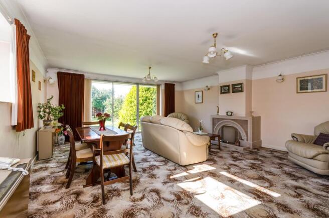 Lounge/Dining Room