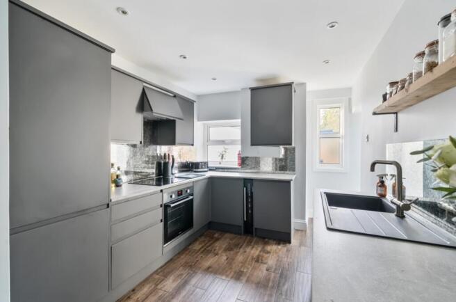 3 bed Terraced to rent Image 7
