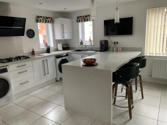 Kitchen5.jpg