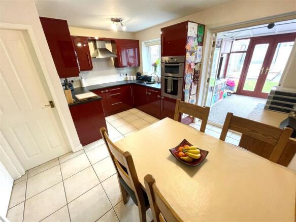 Kitchen 4.jpg