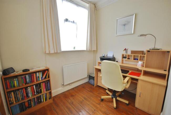 BEDROOM 4/STUDY: