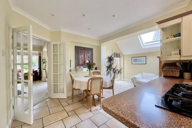Oaken Drive, Claygate photo 4