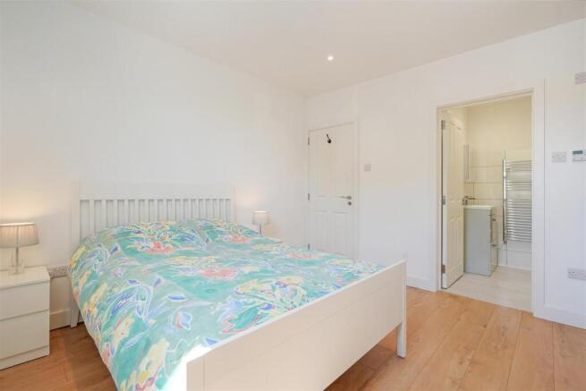 3 bed Terraced for sale Image 12