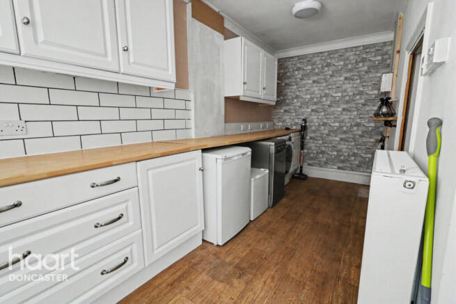 3 bed Semi-Detached for sale Image 6