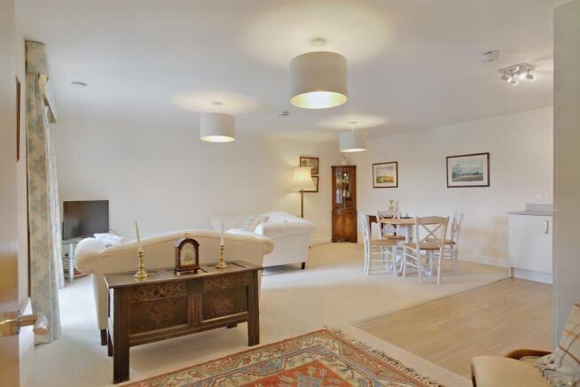 8566563-interior14-800.JPG