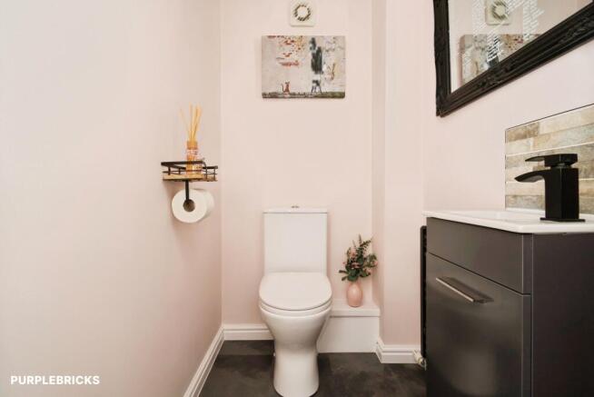3 bed Semi-Detached for sale Image 8