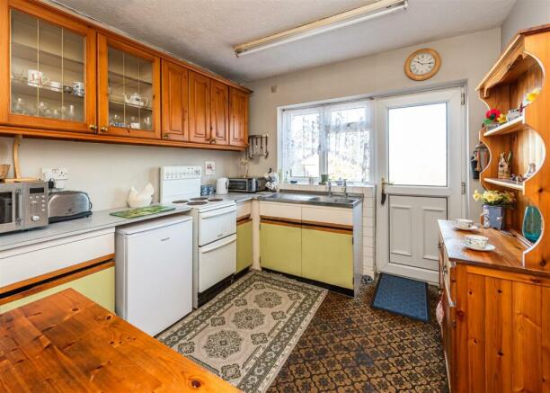 11 Romsley View-kitchen.jpg